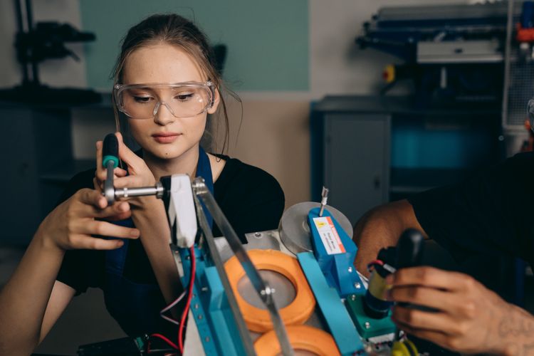 Summer STEM Activities to Boost Your College ApplicationAs the mercury rises, increase your chances for admission with these extracurriculars